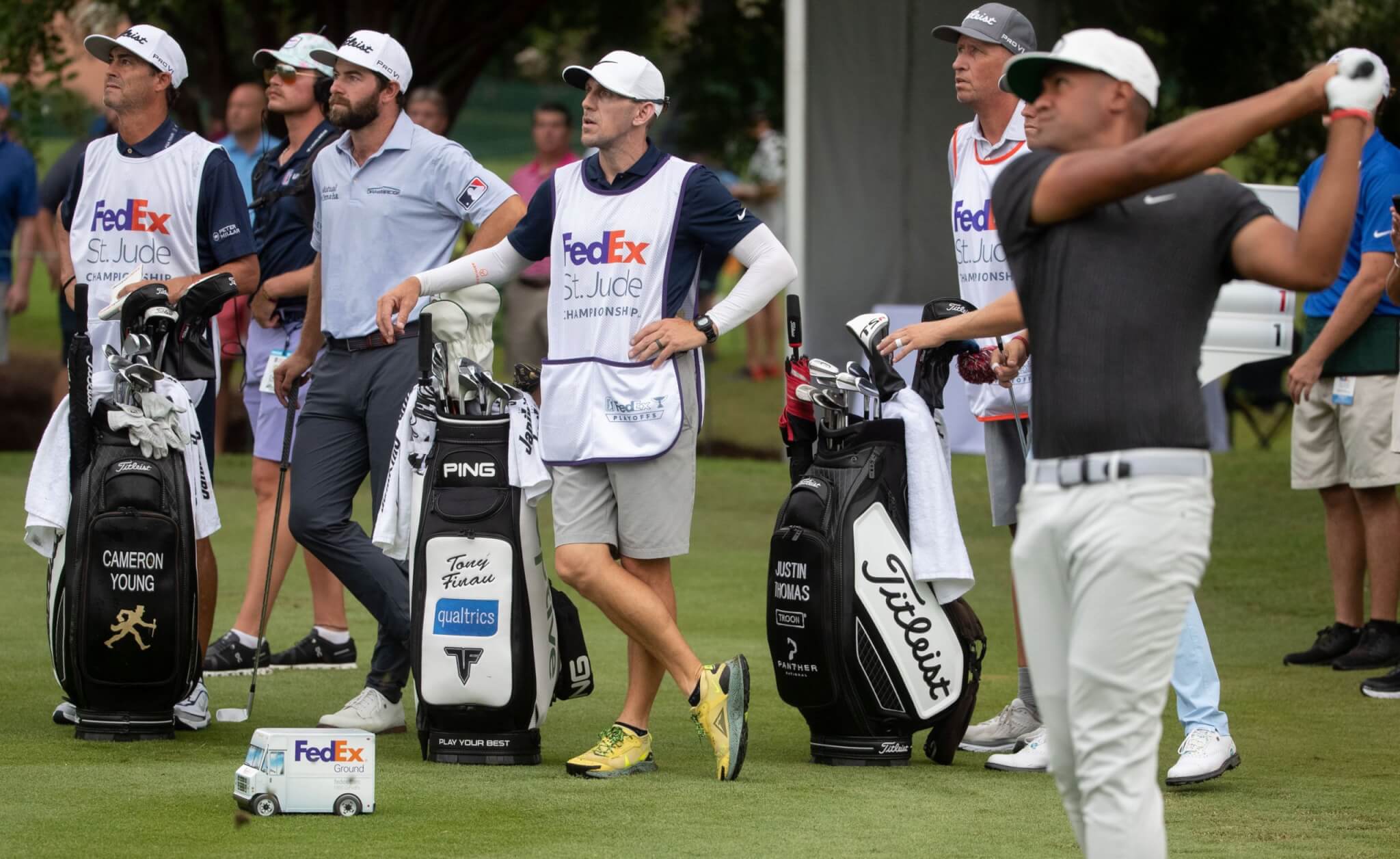 Photos Caddies at the 2022 Fedex St. Jude Championship Caddie Network