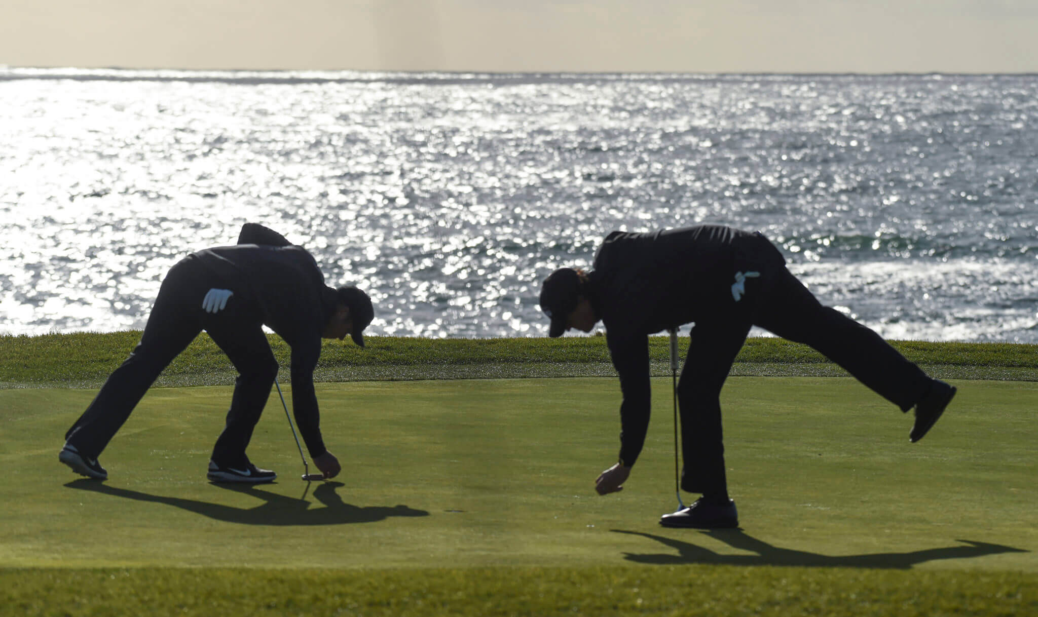 Phil Mickelson uses special ball marker from an original Pebble Beach