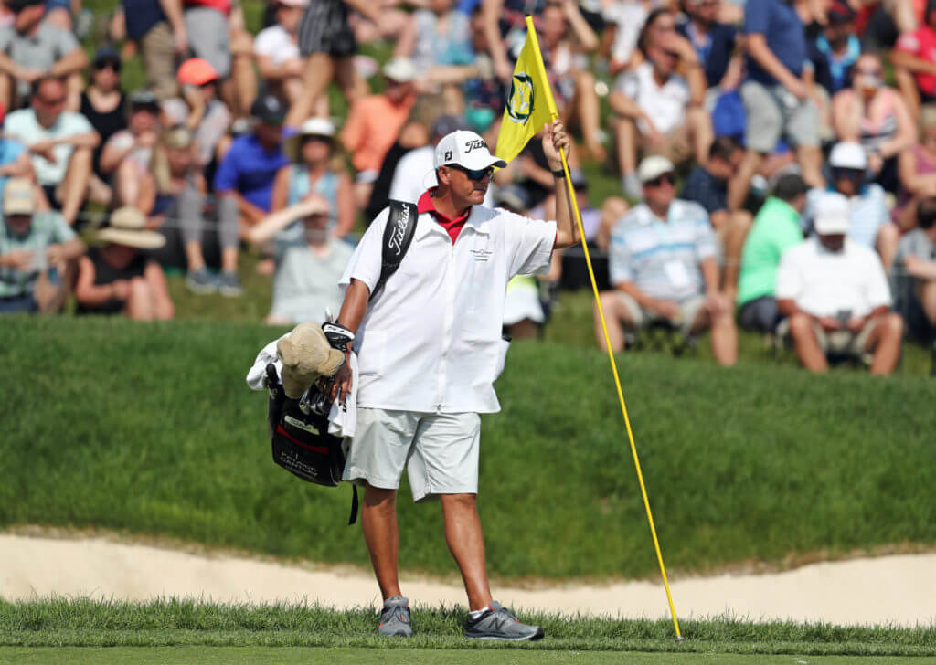 Who is Patrick Cantlay's caddie?